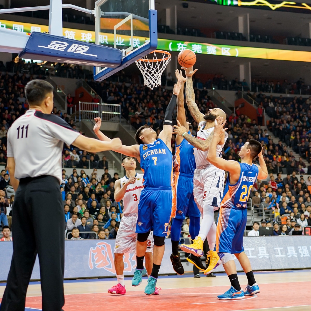 埃迪-豪：俱乐部在处理伊萨克的事，我通过媒体知道他在皇社（埃迪-豪：伊萨克事宜由俱乐部跟进，我也是从媒体得知他在皇社）