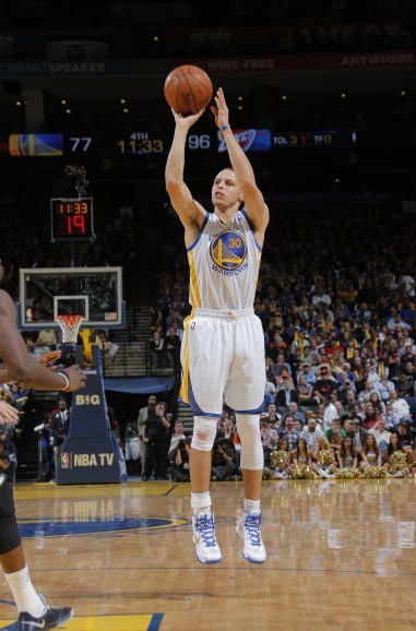 火力全开！雷霆替补命中15记三分狂轰63分（替补群爆发！雷霆15记三分轰下63分）