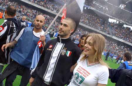 这队已经练到形成肌肉记忆了（这队训练已刻进肌肉记忆）