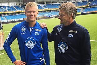 意媒：卡洛斯-奥古斯托接近与国米续约至2030年，年薪300万欧（意媒：卡洛斯-奥古斯托将与国米续约至2030，年薪300万欧）