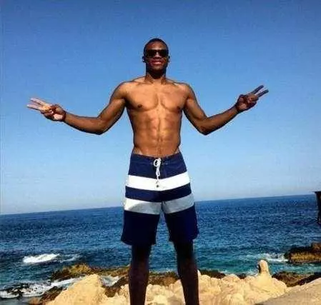 记者：那不勒斯想冬窗签梅努替德布劳内，可能租借+选择买断（那不勒斯欲冬窗引进梅努顶替德布劳内，或以租借附带买断条款）