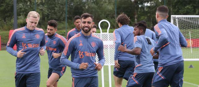 足球英超豪门逆风翻盘，球迷直呼太刺激（英超豪门上演逆转好戏，球迷惊呼过瘾）