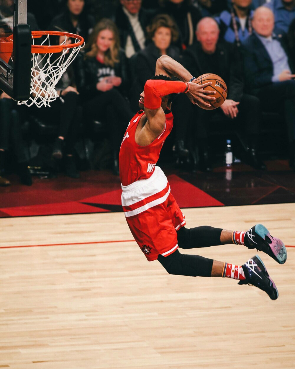 绝境不是终点，而是无数个深夜里重复了千万次的那个起点（绝境非终点，乃无数深夜里一遍遍重启的起点）