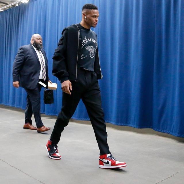 官方：恰尔汗奥卢手腕受伤退出土耳其大名单，不会出战西班牙（土耳其队官宣：恰尔汗奥卢因腕伤退队，无缘战西班牙）