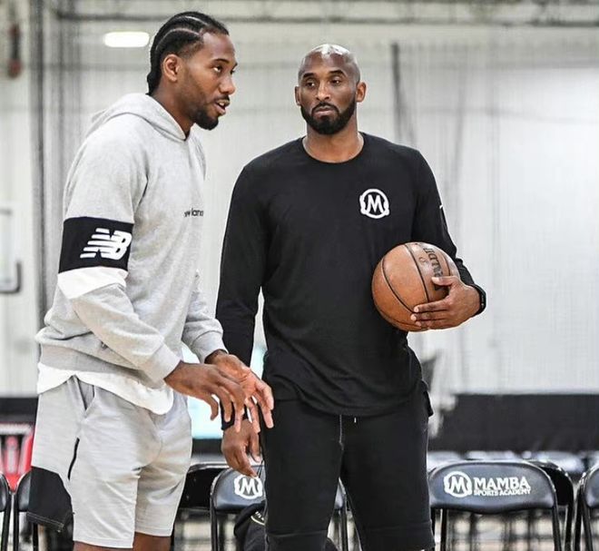 莱因克尔：巴萨对我有着特殊的意义；莱万是历史最佳中锋之一（莱因克尔：巴萨在我心中意义非凡，莱万堪称史上顶级中锋之一）