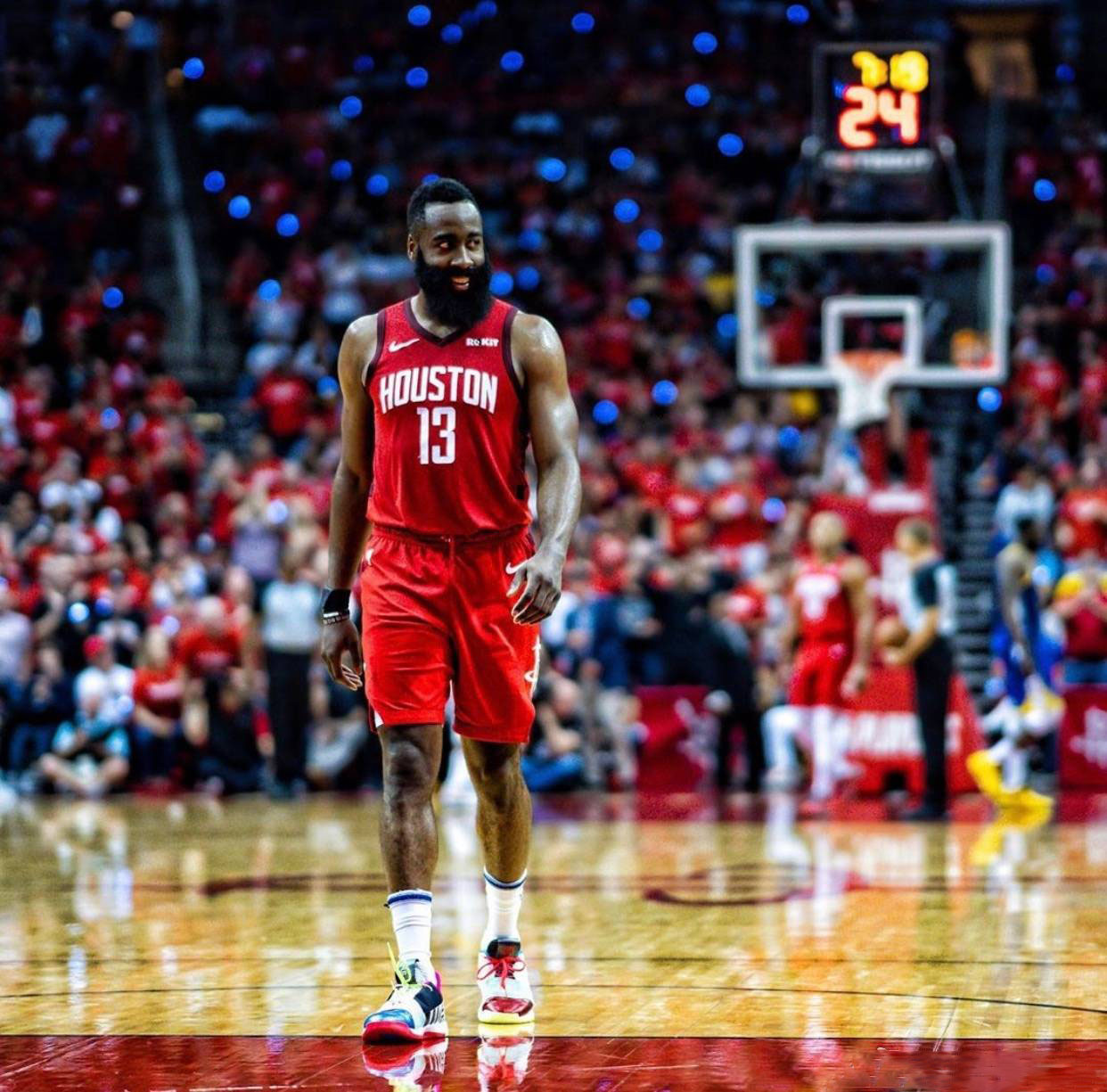 斯玛特：训练感觉很好，计划出战下场NBA杯1／4决赛（斯玛特：状态良好，预计出战下场NBA杯四分之一决赛）