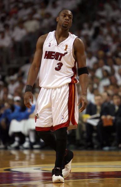 毕尔巴鄂竞技2-0莱万特，罗伯特-纳瓦罗建功，尼科-威廉斯锦上添花（毕尔巴鄂竞技2-0力克莱万特：罗伯特-纳瓦罗先拔头筹，尼科-威廉斯锁定胜局）