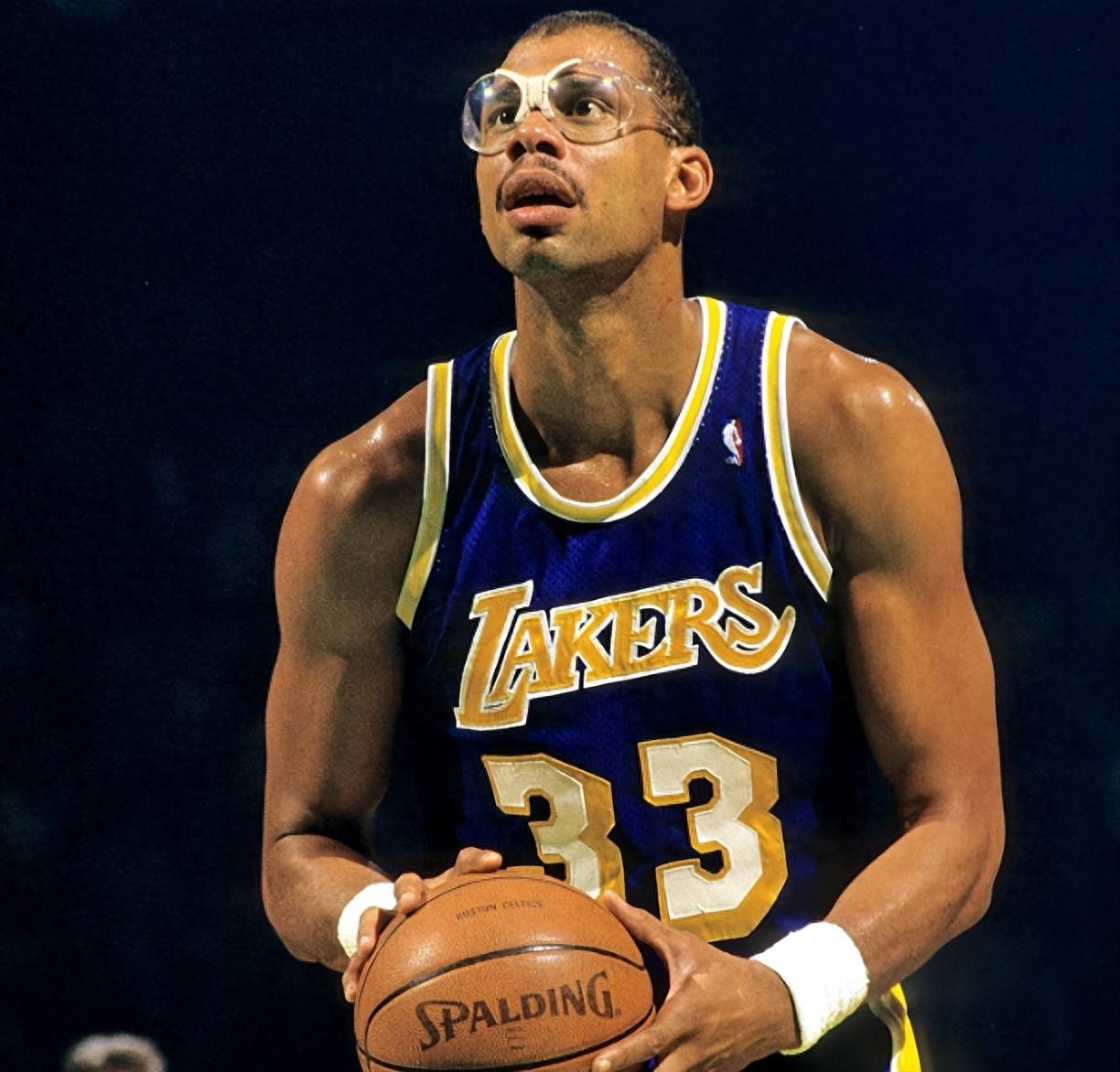 拜仁官方：2026年传奇杯将于明年1月18日举行，拉姆任教练（拜仁官宣：2026传奇杯明年1月18日开赛，拉姆担任主帅）