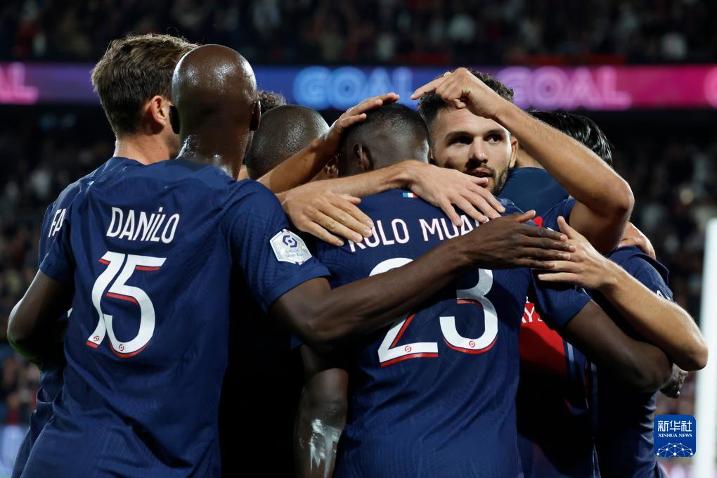 连续定位球丢球，拜仁本赛季首次两球落后（拜仁连遭定位球破门，本季首次落后两球）