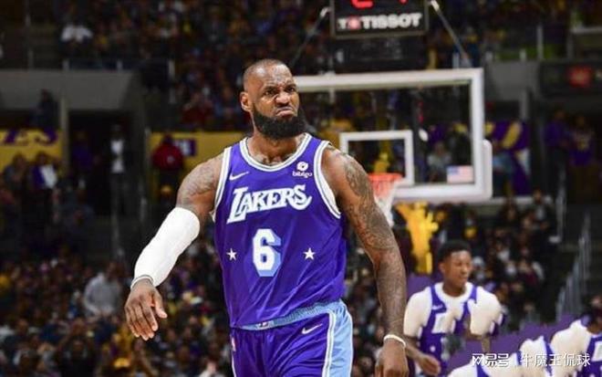 15战13负，战绩西部排倒数，4大新援集体翻车！主帅赢麻了（开季15战13败，西部垫底，四大引援集体失准，主帅成最大赢家）