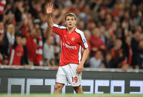 伊涅斯塔造访巴萨训练基地，与佩德里、亚马尔等人合影（伊涅斯塔探访巴萨训练基地，与佩德里、亚马尔等合影留念）