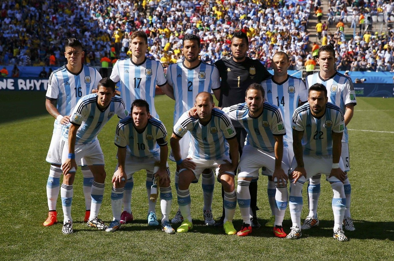 B席48次英超助攻超越阿圭罗，曼城队史仅次于丁丁和D席（B席英超助攻达48次，已超阿圭罗，曼城队史仅逊丁丁与D席）