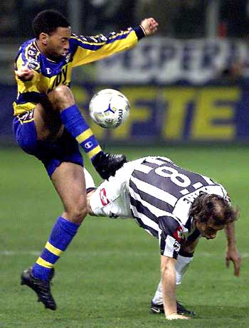 足球联赛赛季最佳球员排行榜（足球联赛本赛季最佳球员榜单）